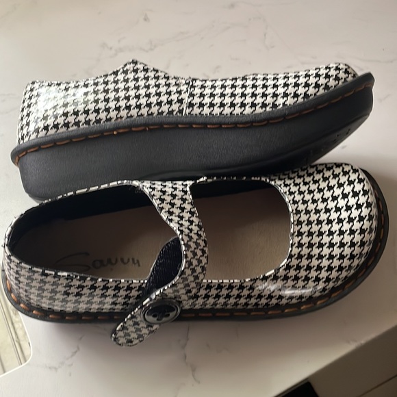 New Savvy Nurse Mary Jane Shoes Clogs Houndstooth - Picture 8 of 10